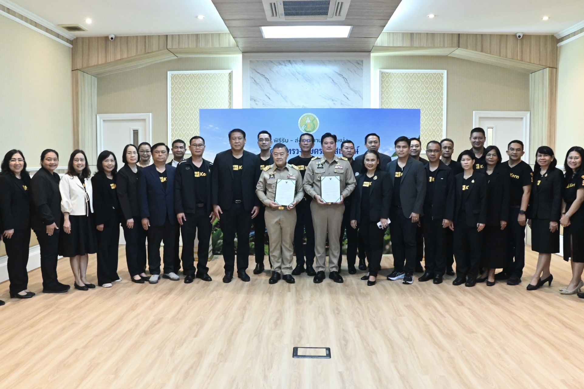 title - ผู้บริหาร ส.ป.ก.ร่วมเป็นสักขีพยานในพิธีรับ - ส่งมอบงานในตำแหน่งปลัดกระทรวงเกษตรและสหกรณ์อย่างเป็นทางการ